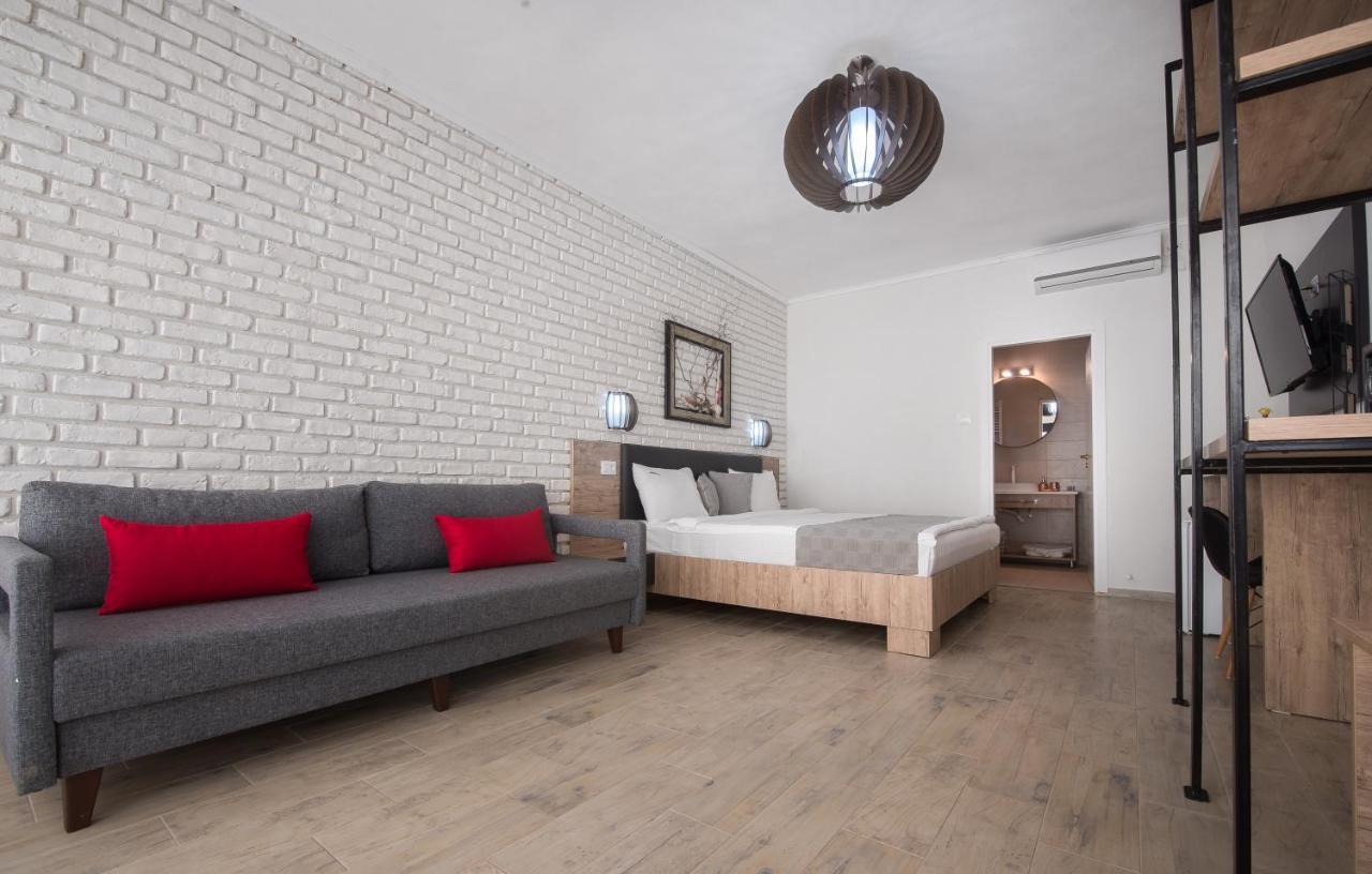 Boutique 23 Hotel Douăzeci şi Trei August Екстериор снимка