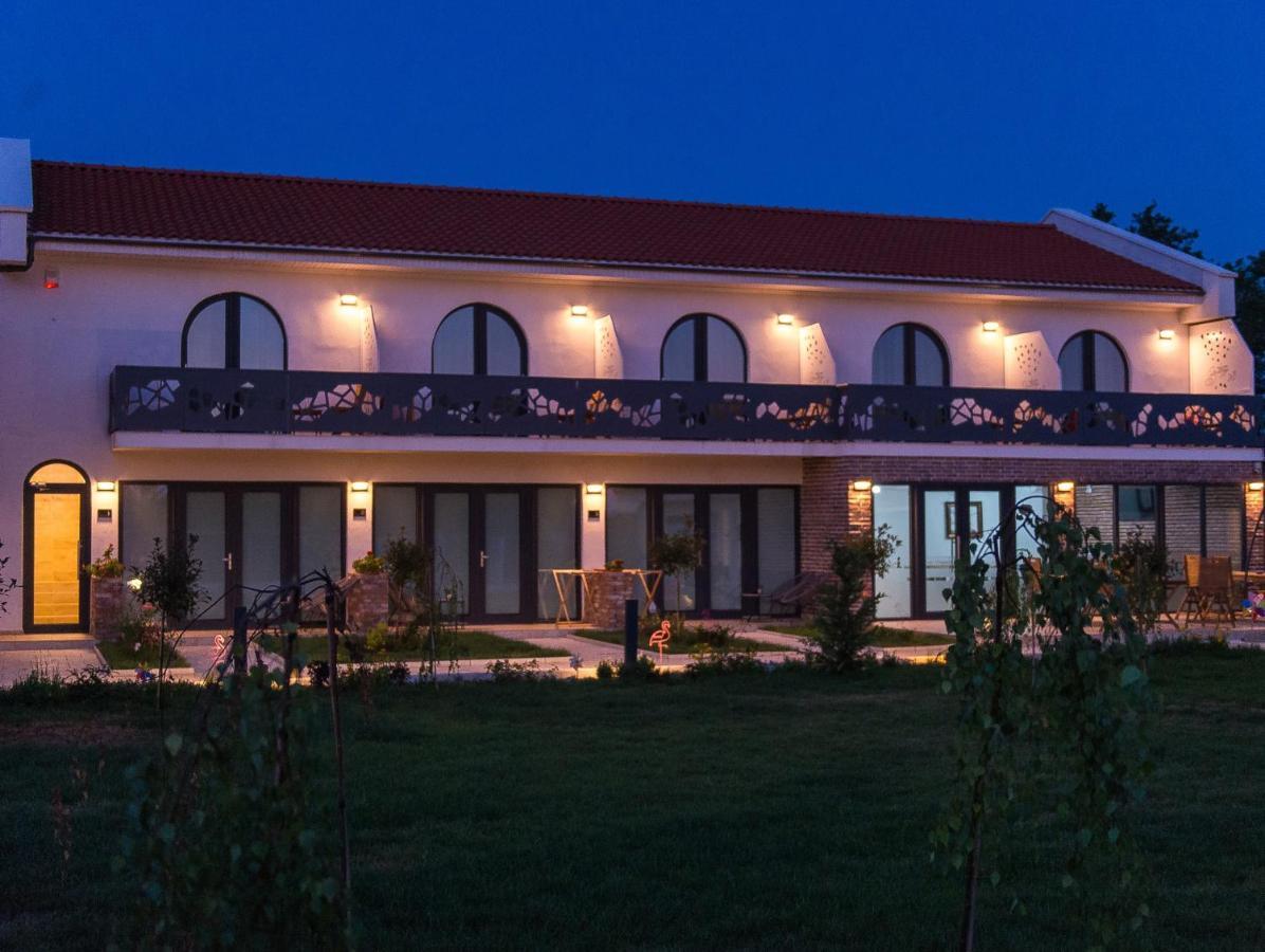 Boutique 23 Hotel Douăzeci şi Trei August Екстериор снимка