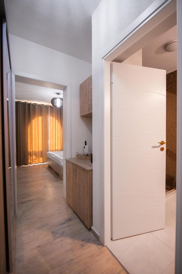 Boutique 23 Hotel Douăzeci şi Trei August Екстериор снимка