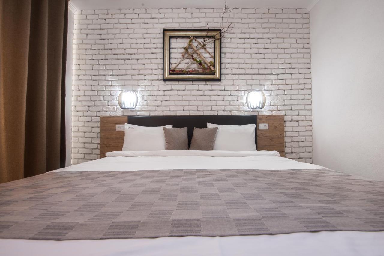 Boutique 23 Hotel Douăzeci şi Trei August Екстериор снимка