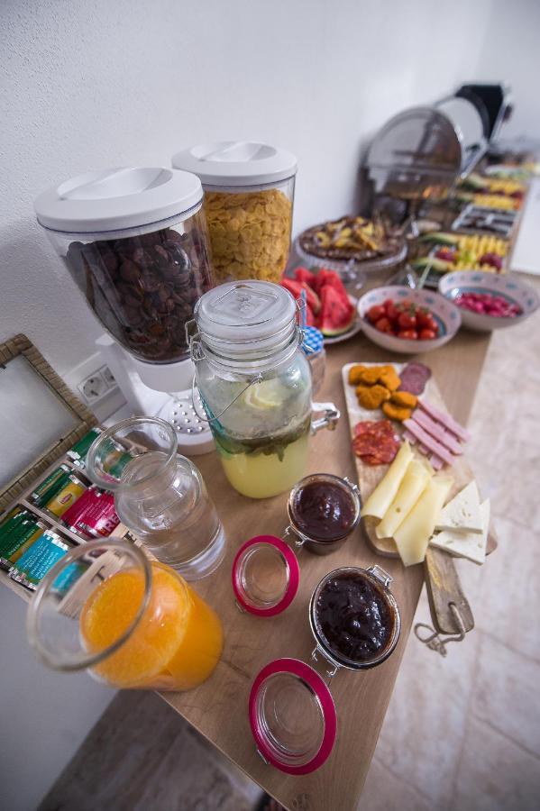 Boutique 23 Hotel Douăzeci şi Trei August Екстериор снимка
