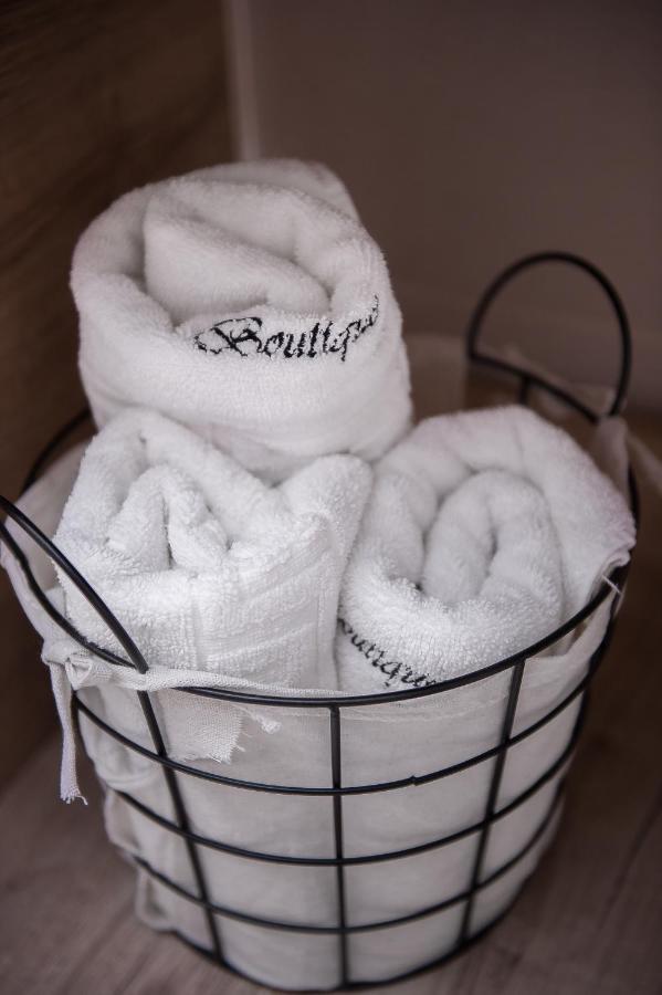 Boutique 23 Hotel Douăzeci şi Trei August Екстериор снимка