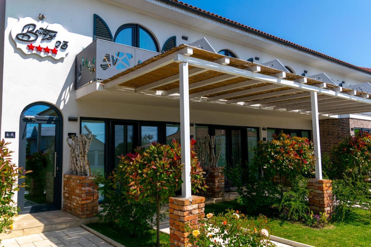 Boutique 23 Hotel Douăzeci şi Trei August Екстериор снимка