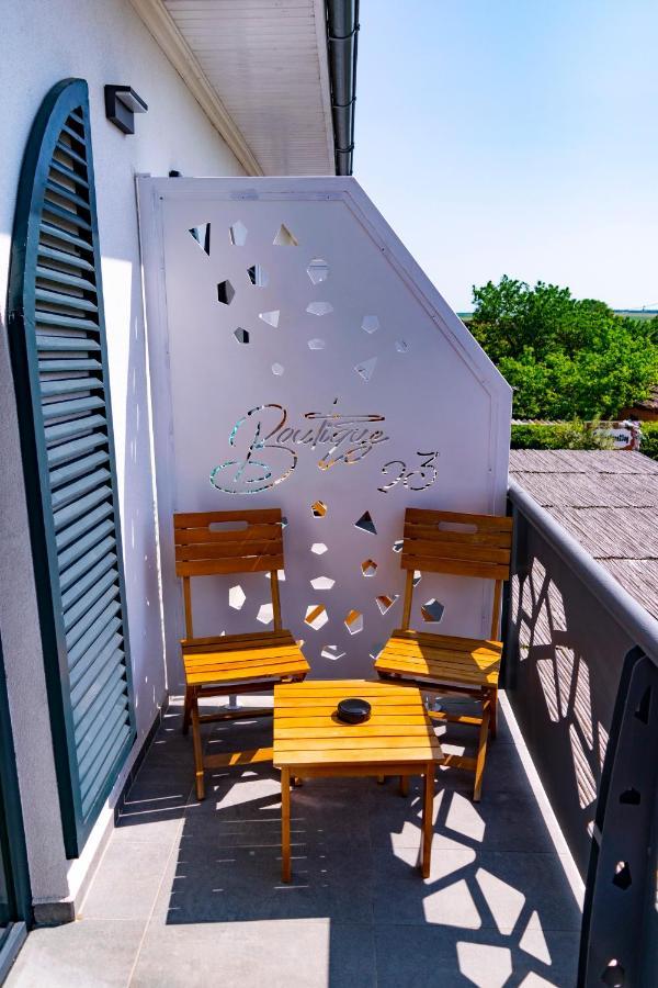 Boutique 23 Hotel Douăzeci şi Trei August Екстериор снимка