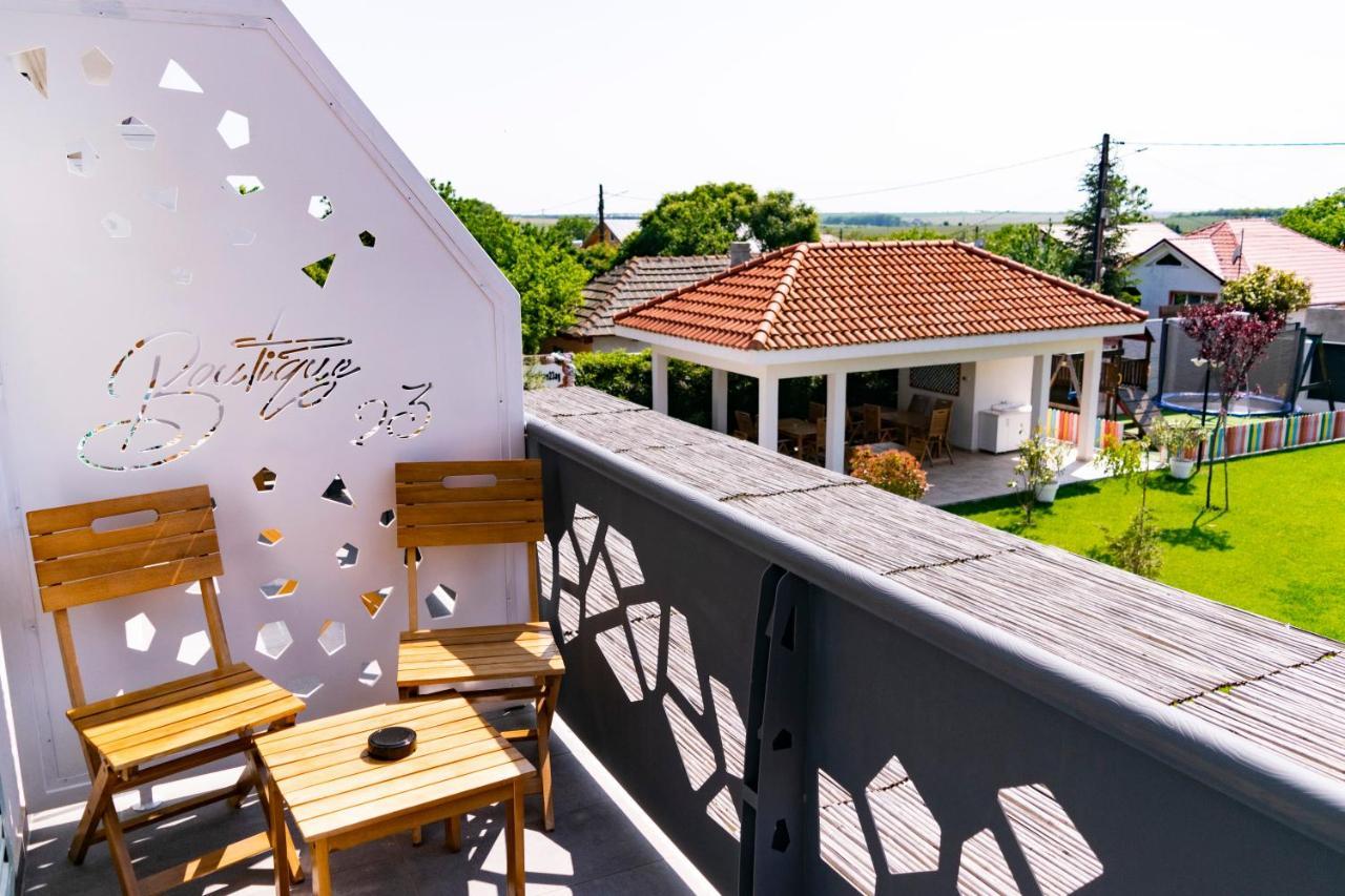 Boutique 23 Hotel Douăzeci şi Trei August Екстериор снимка