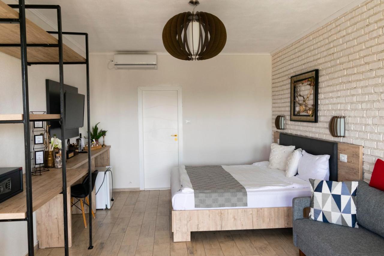 Boutique 23 Hotel Douăzeci şi Trei August Екстериор снимка