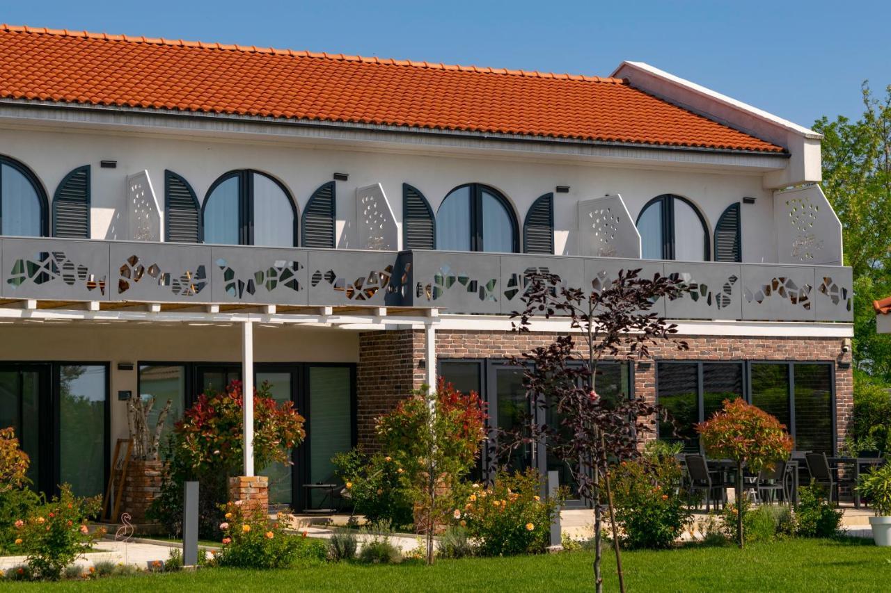 Boutique 23 Hotel Douăzeci şi Trei August Екстериор снимка
