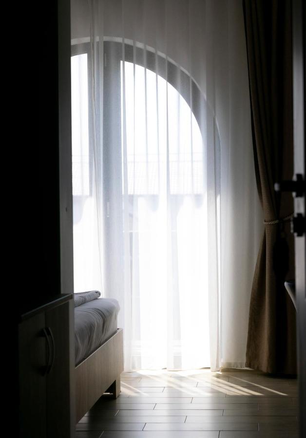 Boutique 23 Hotel Douăzeci şi Trei August Екстериор снимка