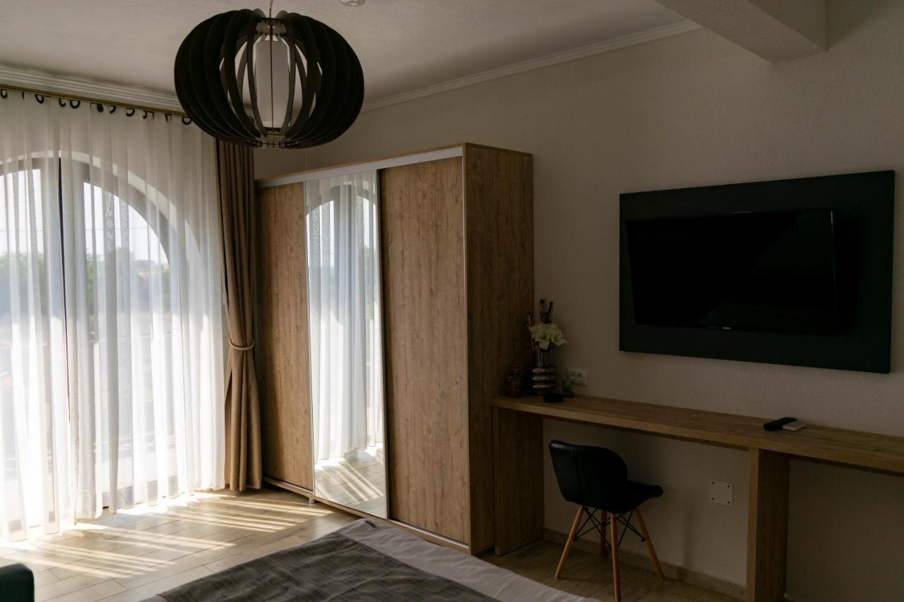 Boutique 23 Hotel Douăzeci şi Trei August Екстериор снимка