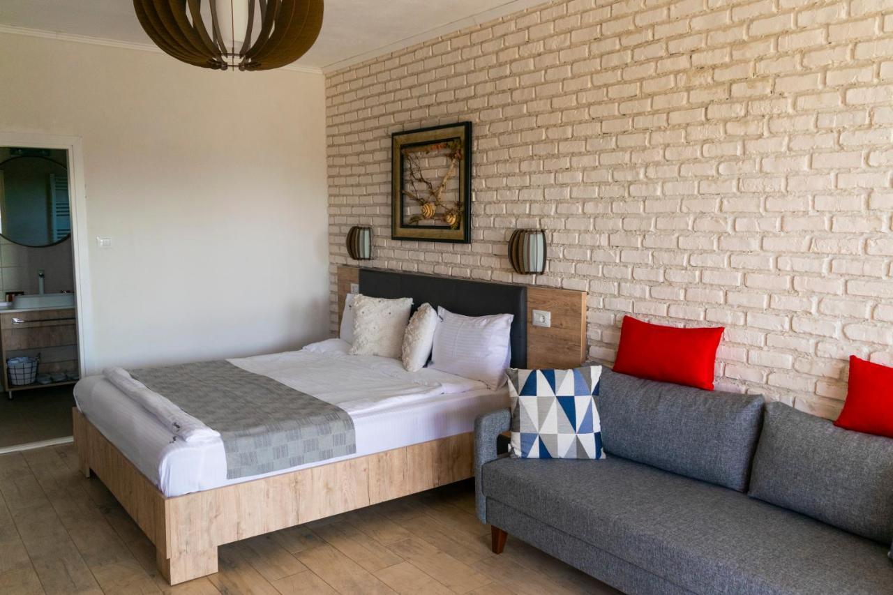 Boutique 23 Hotel Douăzeci şi Trei August Екстериор снимка