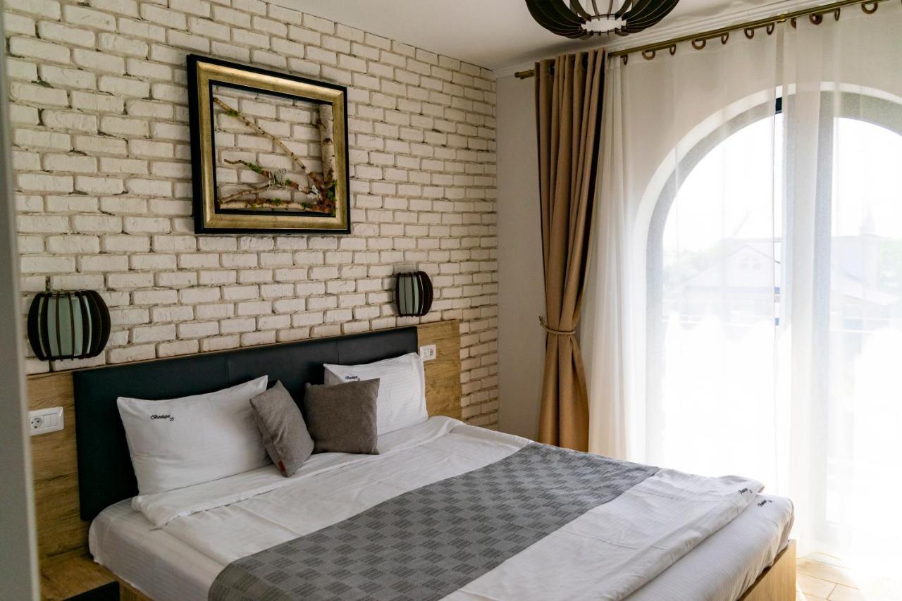 Boutique 23 Hotel Douăzeci şi Trei August Екстериор снимка